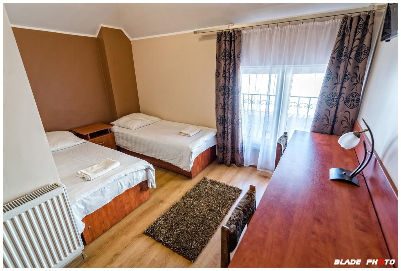 Hotel Warka Buitenkant foto