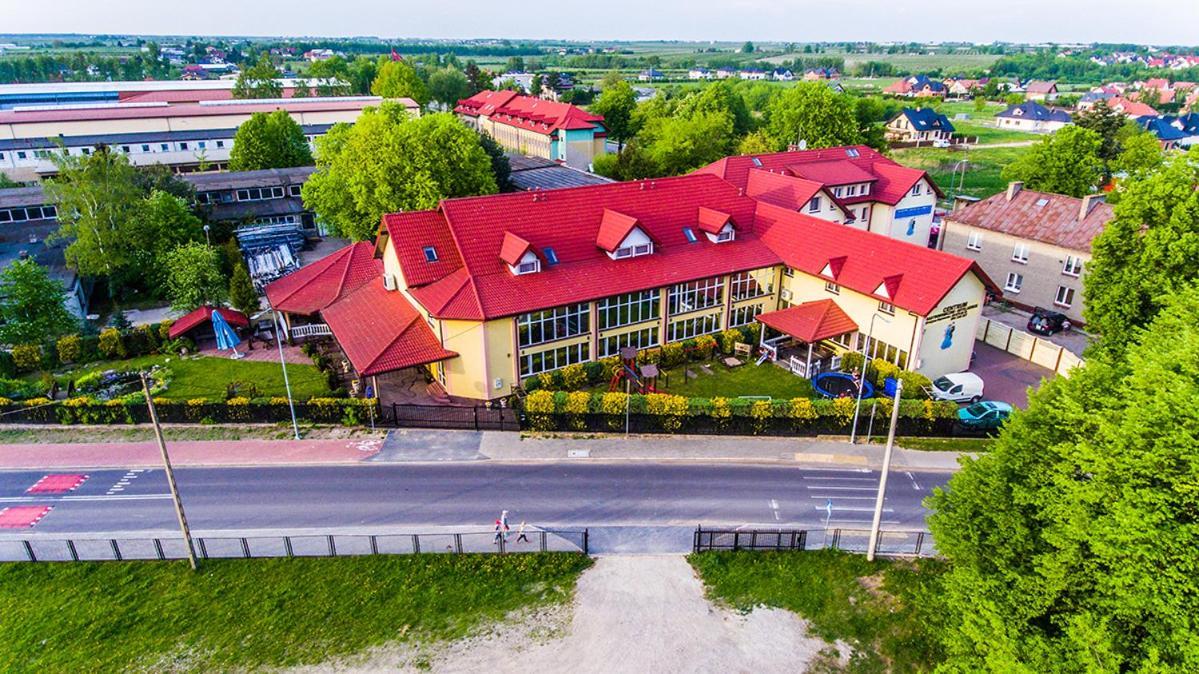 Hotel Warka Buitenkant foto