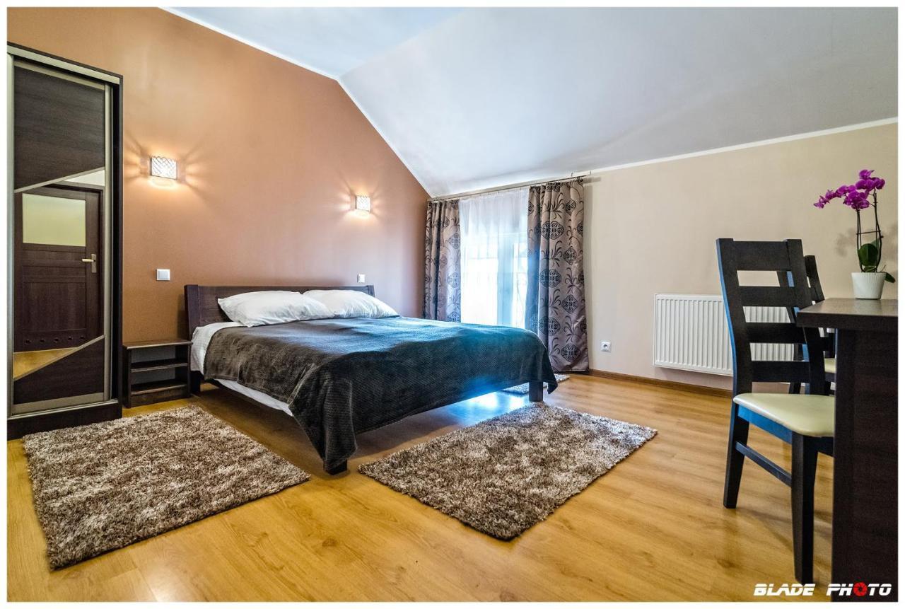 Hotel Warka Buitenkant foto