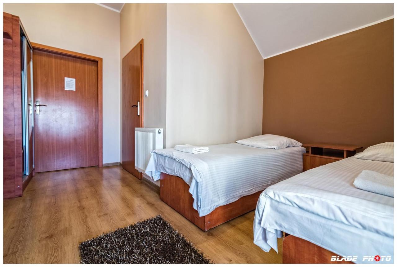 Hotel Warka Buitenkant foto